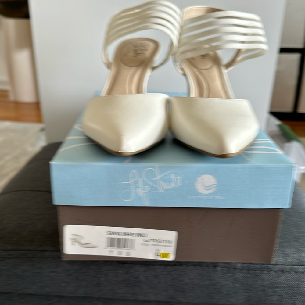 NEW WHITE VINCI SANYA LIFE STRIDE SUZE 9 3"HEEL